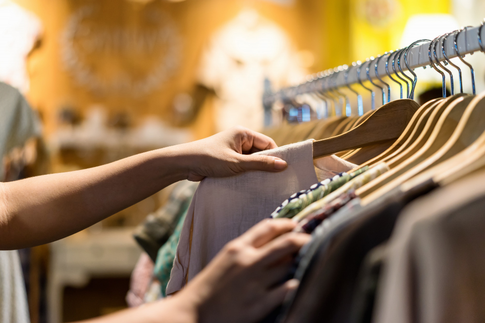 Como lidar com as diferenças contábeis na venda de roupas comissionadas?