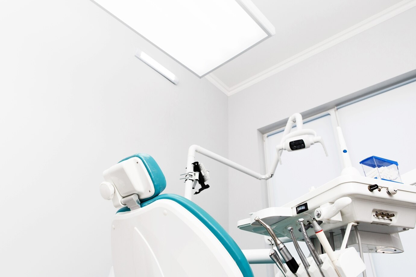 Se está pensando em montar um consultório de dentista, fique por dentro das considerações e investimentos necessários