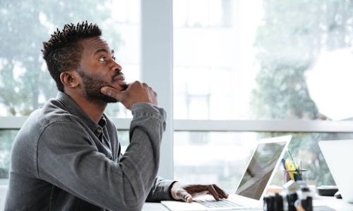 Saiba como o controle financeiro para MEI é crucial para o crescimento saudável do investimento, garantindo conformidade e impulsionando resultados.