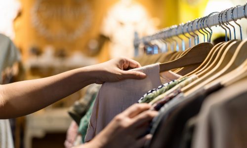 Como lidar com as diferenças contábeis na venda de roupas comissionadas